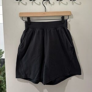 Lululemon ribbed shorts